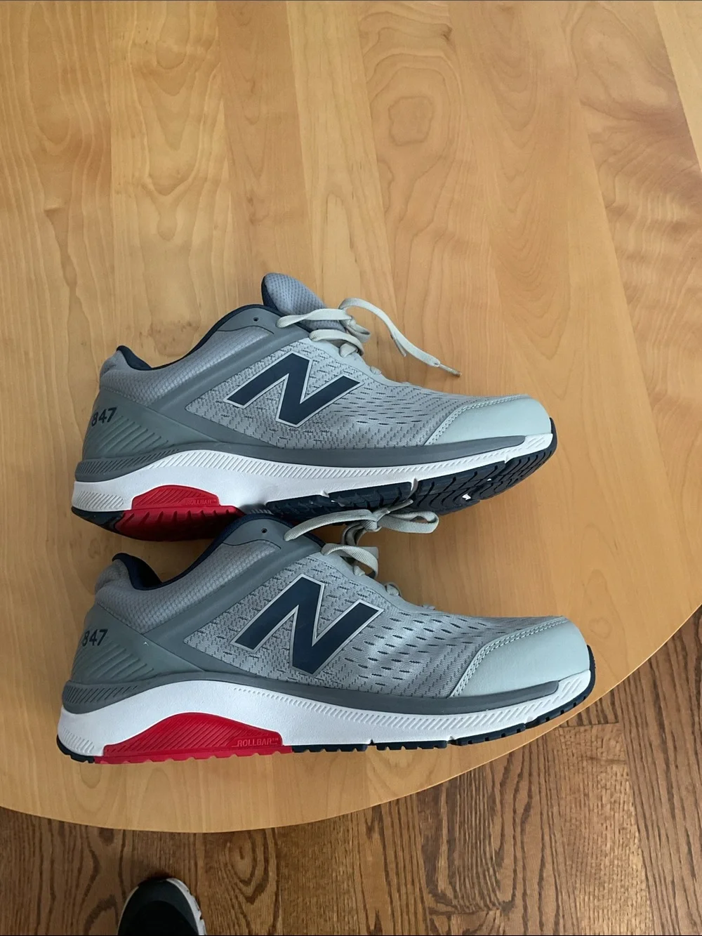 New Balance Men's 847 V4 Athletic Sneakers - Light Gray with Navy Accents